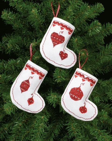 Broderikit Julepynt hjerter & kugler 11 x 12 cm