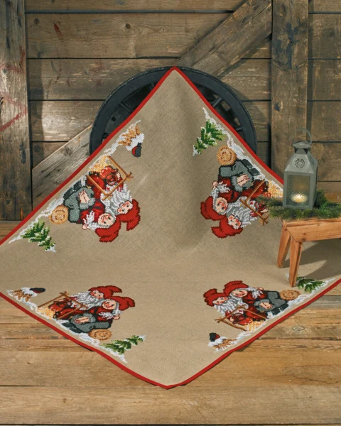 Broderikit Nissemor og nissefar 123 x 123 cm
