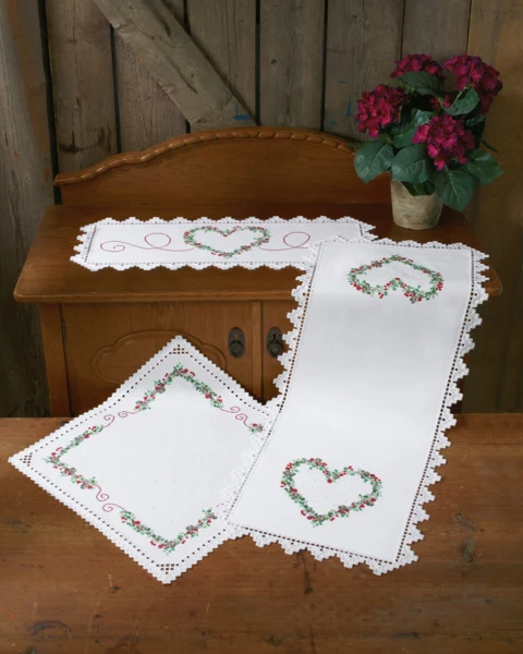 Broderikit Hardanger m/ vinterbær 40x95 cm