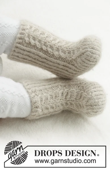 31-25 Mini Snow Boots by DROPS Design