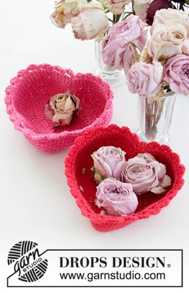 0-1452 Forever Love by DROPS Design