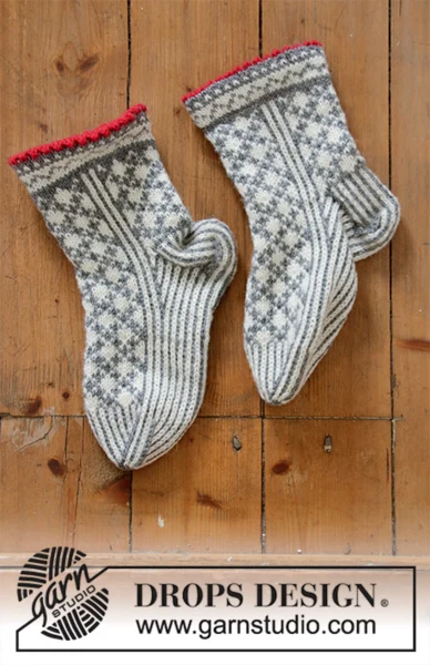 0-1433 Tip Toe Santa by DROPS Design