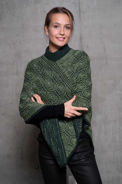 2008 LEONORA PONCHO