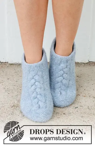 234-71 Braided Slippers by DROPS Design