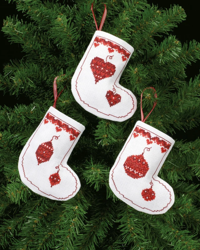 Broderikit Julepynt hjerter & kugler 11 x 12 cm