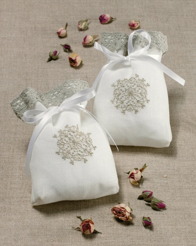 Broderikit Duftposer Stjerne 2 pk 12 x 15 cm