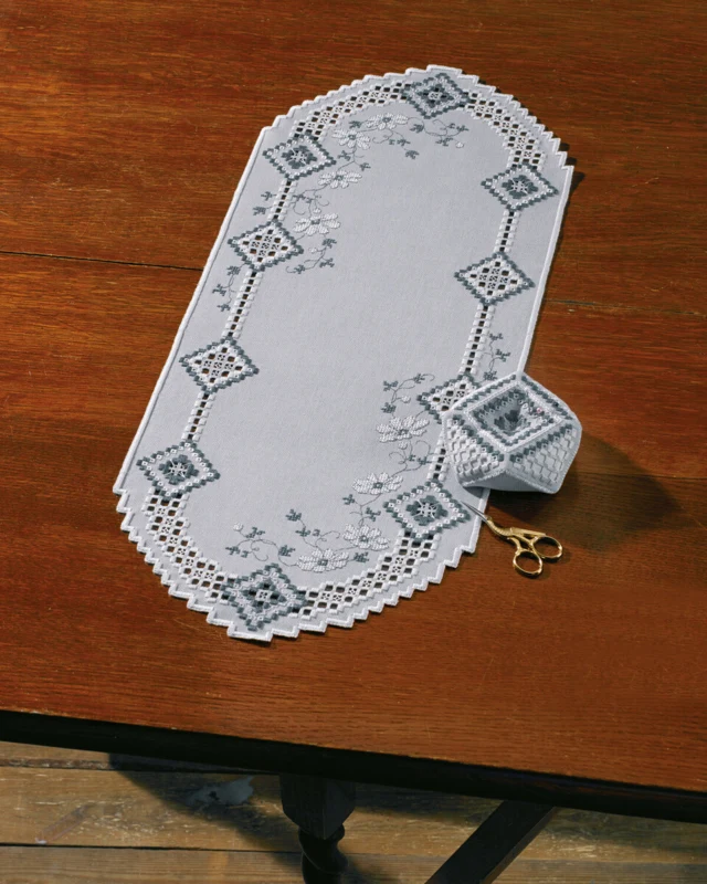 Broderikit Hardanger i gråt 28x70 cm