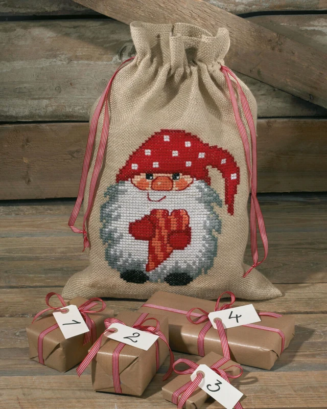 Broderikit Nisse m/hjerte 39 x 55 cm