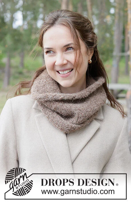 261-57 Acorn Drift Neck Warmer by DROPS Design