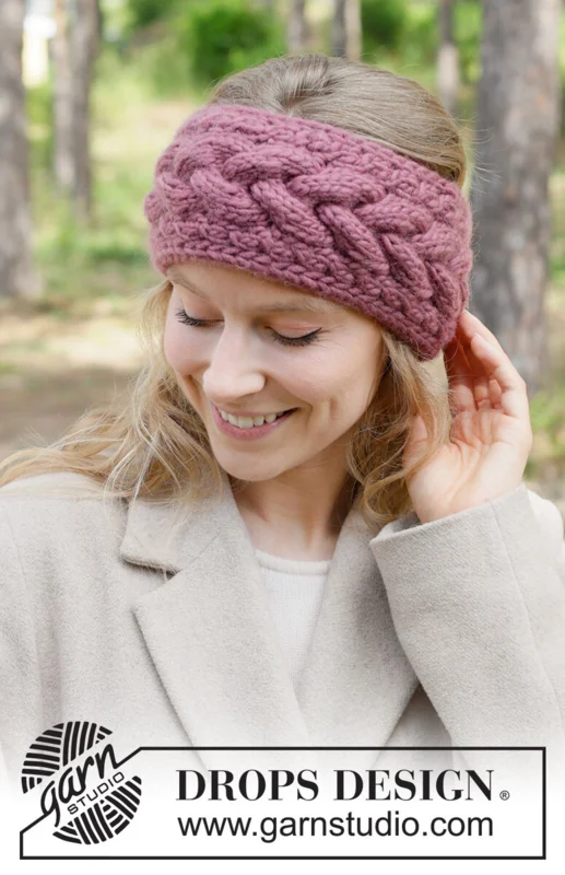 261-21 Thistle Twist Headband by DROPS Design