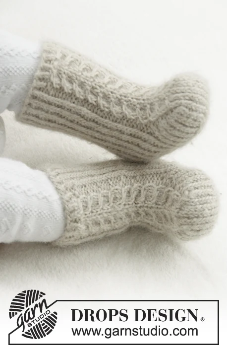31-25 Mini Snow Boots by DROPS Design