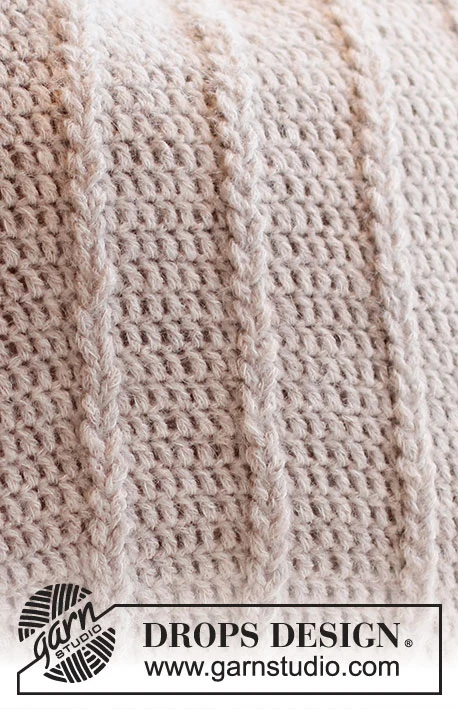 215-44 Breaking Free Pillow by DROPS Design