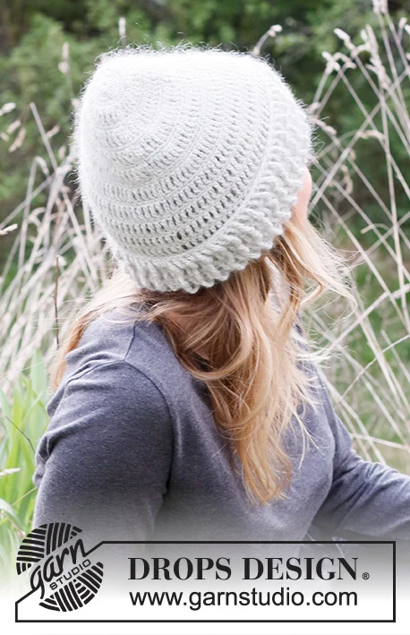 214-46 Snow Hood by DROPS Design