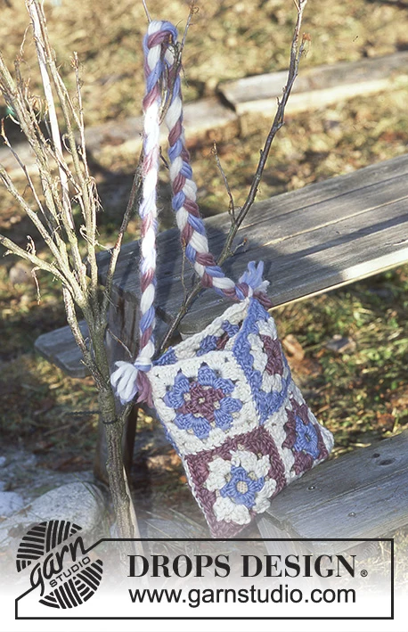 12-53 Snow Gnome Bag by DROPS Design