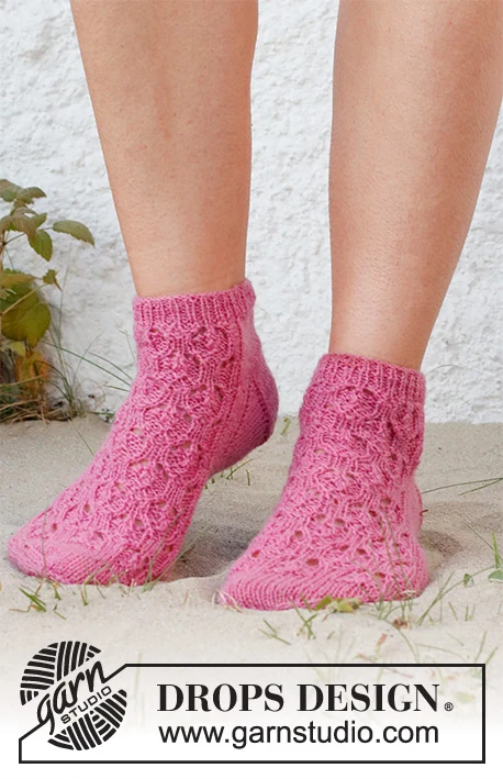 223-41 Raspberry Racers by DROPS Design