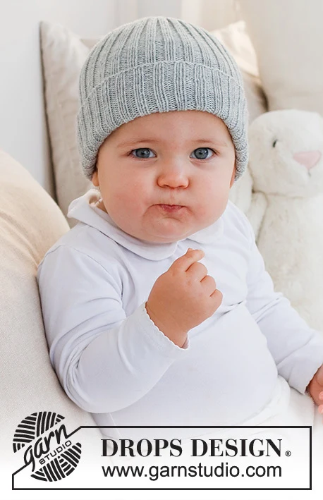Little Pearl Hat by DROPS Design