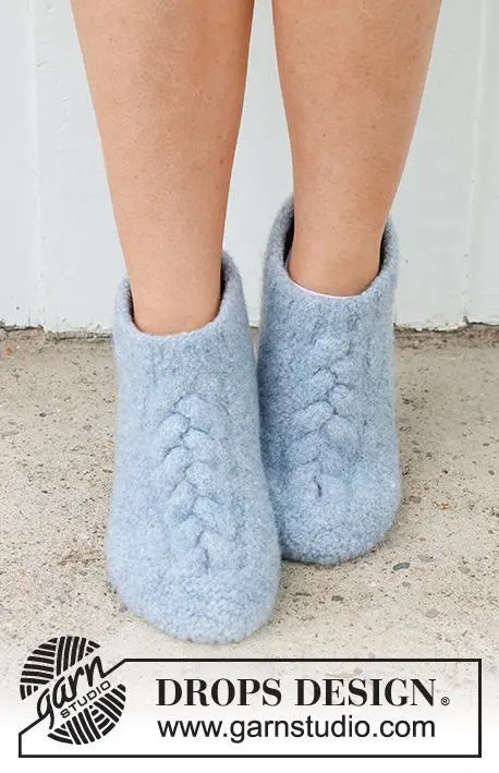 234-71 Braided Slippers by DROPS Design