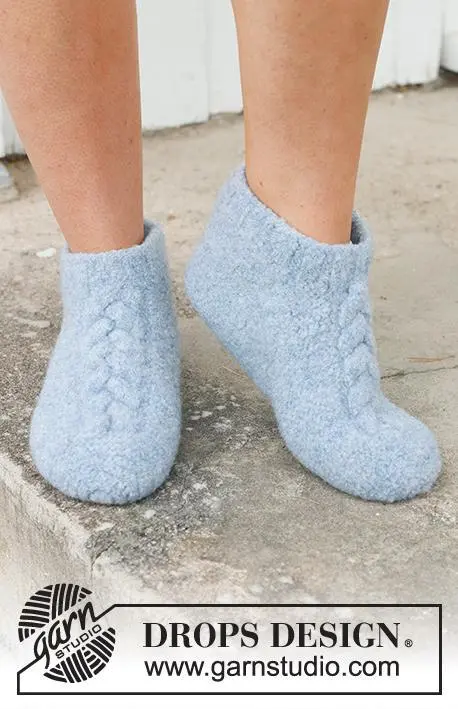 234-71 Braided Slippers by DROPS Design