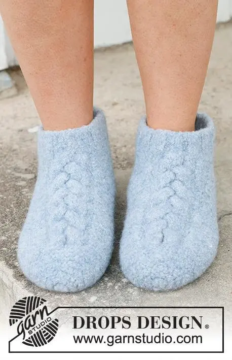 234-71 Braided Slippers by DROPS Design
