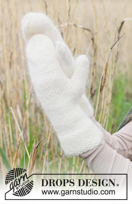 234-58 Winter Spirit Mittens by DROPS Design