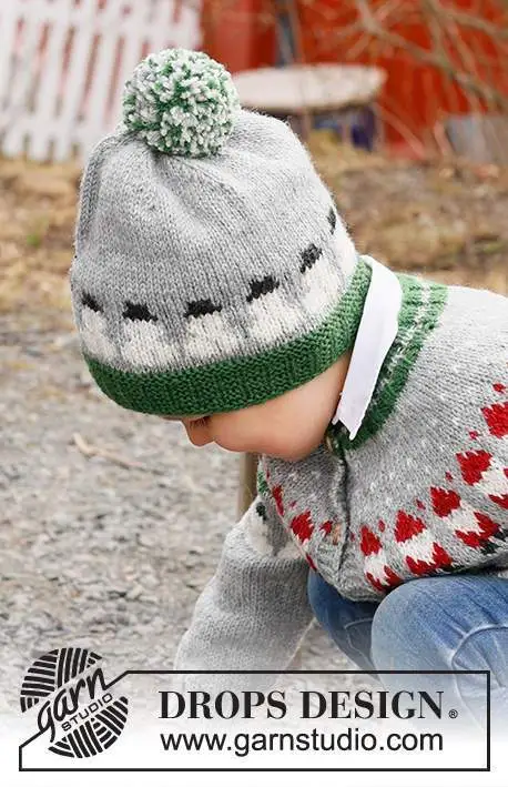 44-18 Snowman Time Hat by DROPS Design