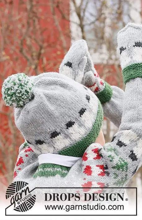 44-18 Snowman Time Hat by DROPS Design