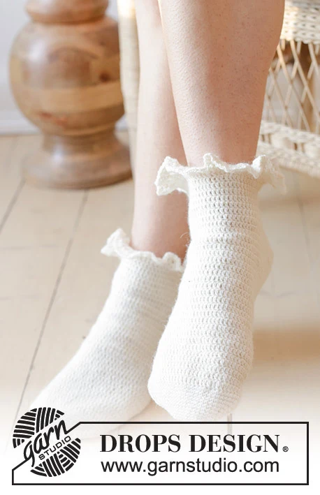 238-37 Dancing Doves by DROPS Design