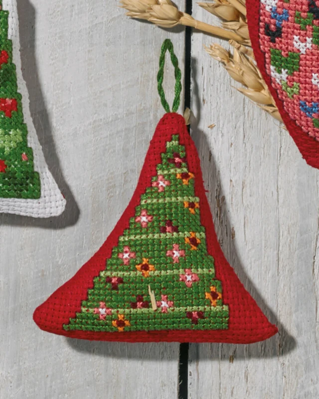 Broderikit Guirlande træ rød 7 x 8 cm