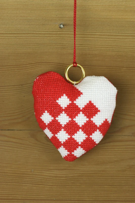 Broderikit Flettet hjerte 8 x 8 cm