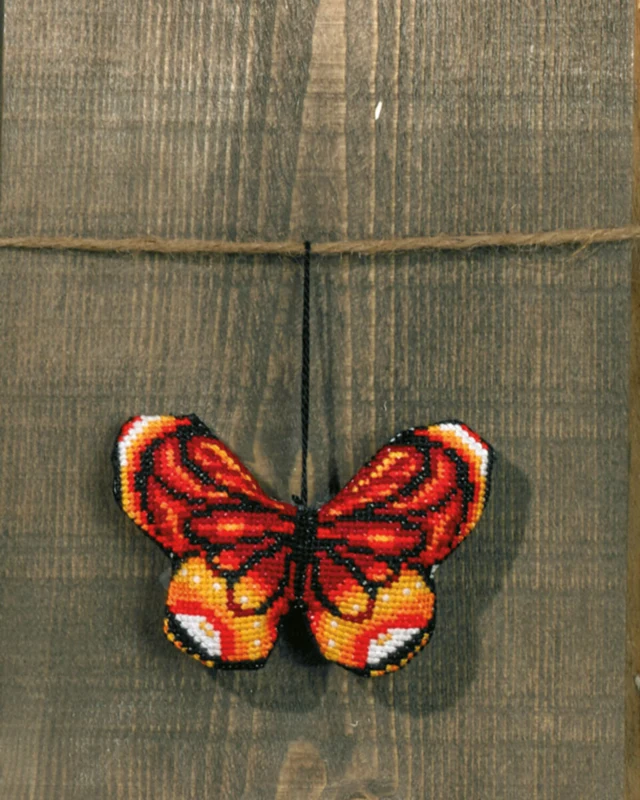 Broderikit Sommerfugl rød m053/99 9 x 6 cm