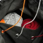 Garntaske med skulderrem, sort